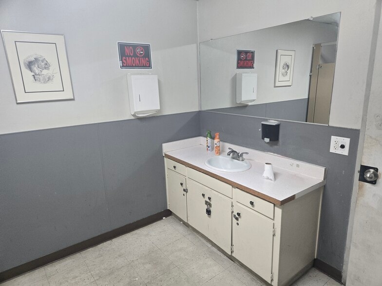 More Photos Of 721 W Whittier Blvd, La Habra Office For Sale