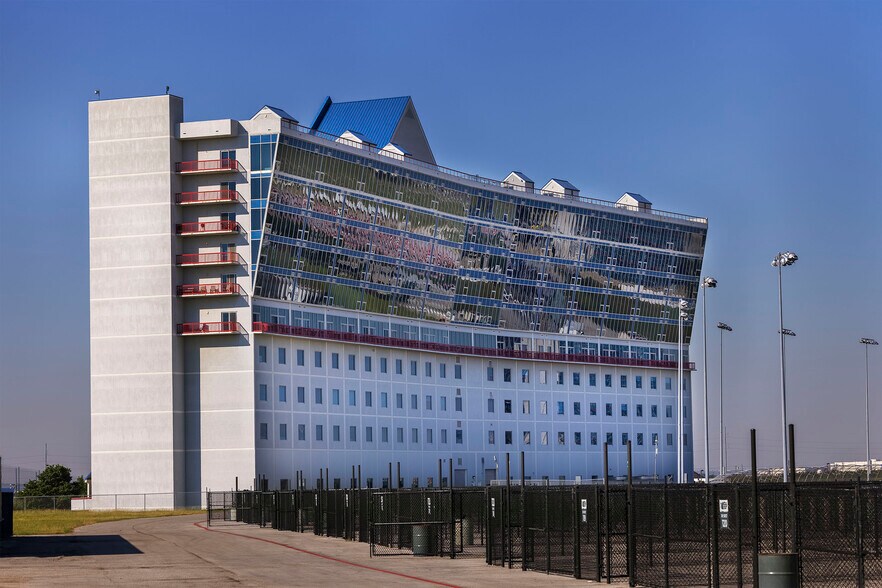 More Photos Of 3575 Lone Star Cir, Fort Worth Apartments For Lease