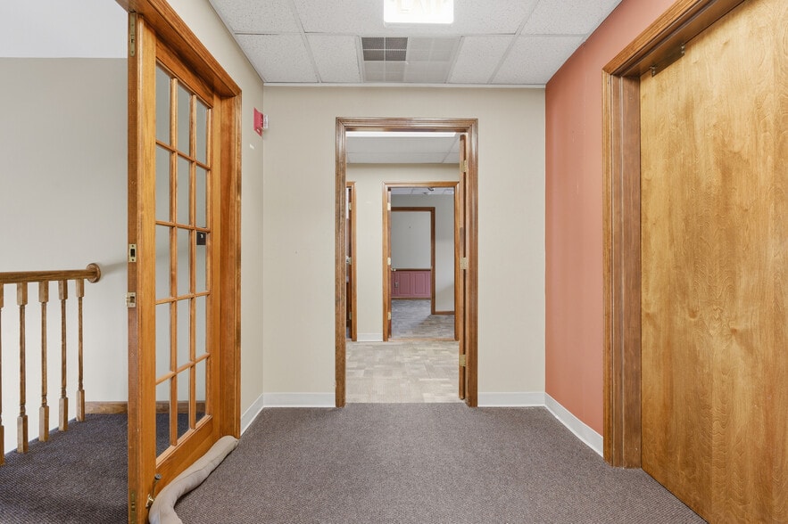 More Photos Of 352 Park Ave, Woonsocket Office For Sale