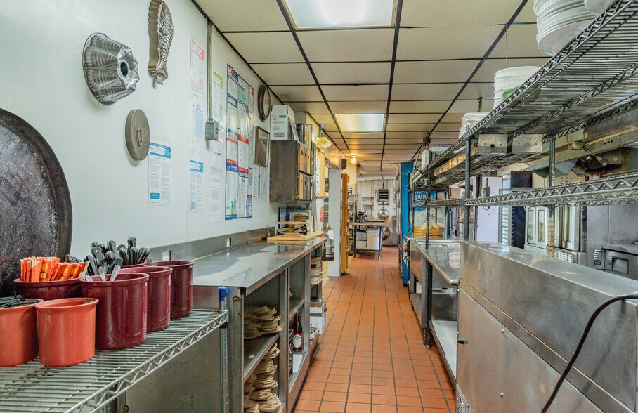 More Photos Of 157 Main St, Belgrade Hotel For Lease