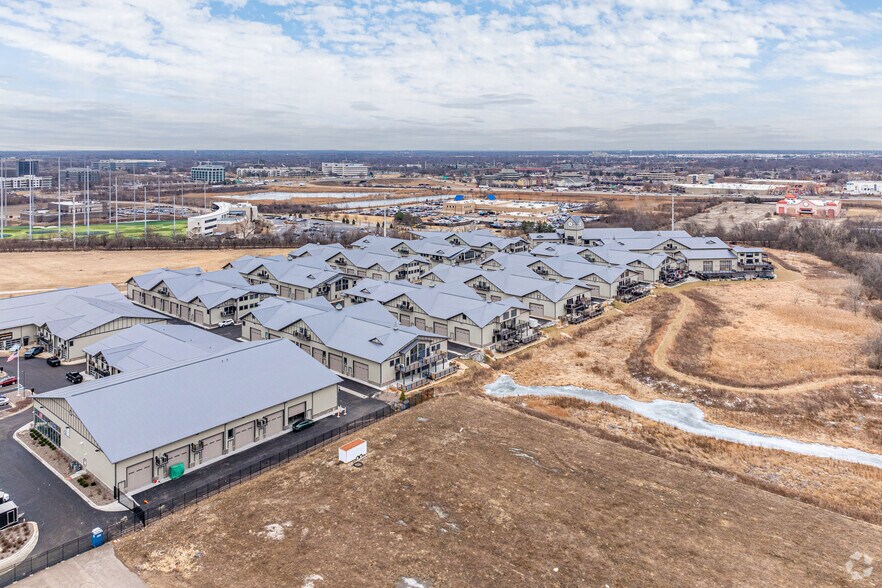 More Photos Of 2220 Ferry Rd, Naperville Showroom For Sale