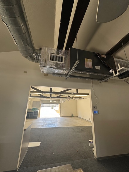 More Photos Of 910 W 6th St, Corona Storefront For Lease