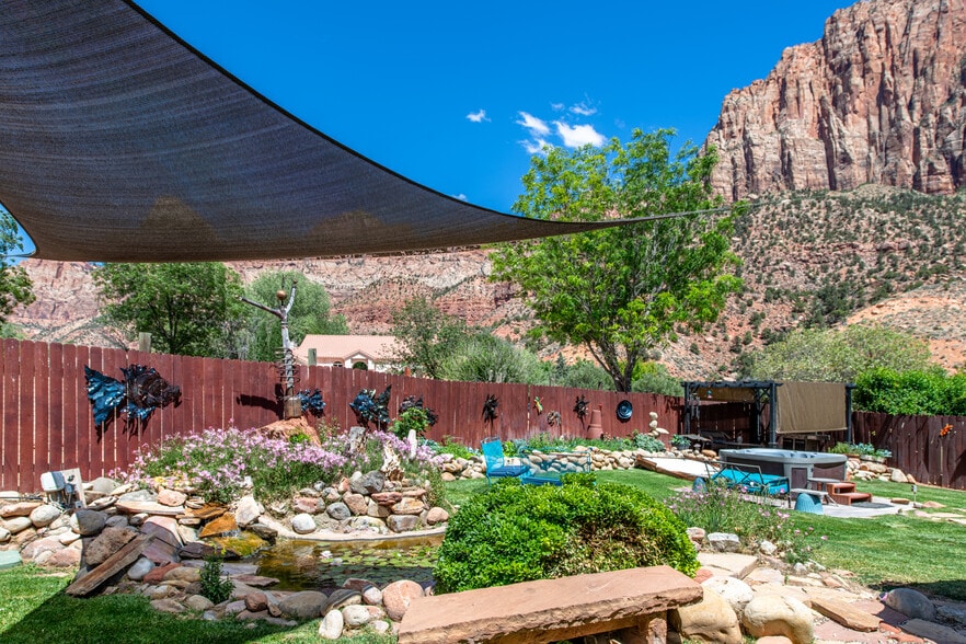 More Photos Of 29 Canyon View Dr, Springdale Hospitality For Sale