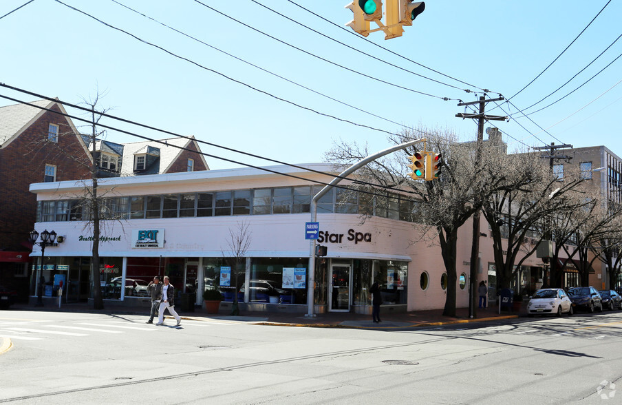 Primary Photo Of 10 Bond St, Great Neck Storefront Retail Office For Lease