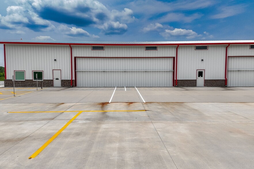 More Photos Of 7015 S 143rd St E, Derby Airplane Hangar For Sale