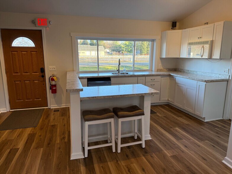 More Photos Of 8864 Whitmore Lake Rd, Brighton Office Residential For Lease
