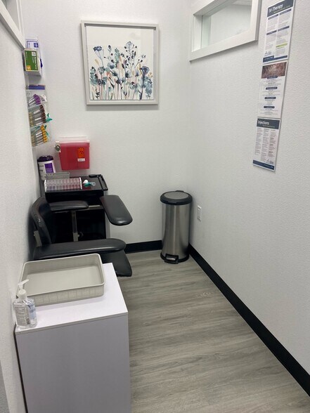 More Photos Of 2205 Ashland St, Ashland Storefront Retail Office For Sale