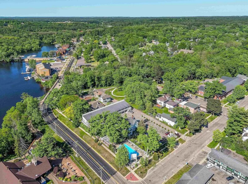 More Photos Of 211 Wisconsin Ave, Wisconsin Dells Hotel For Sale