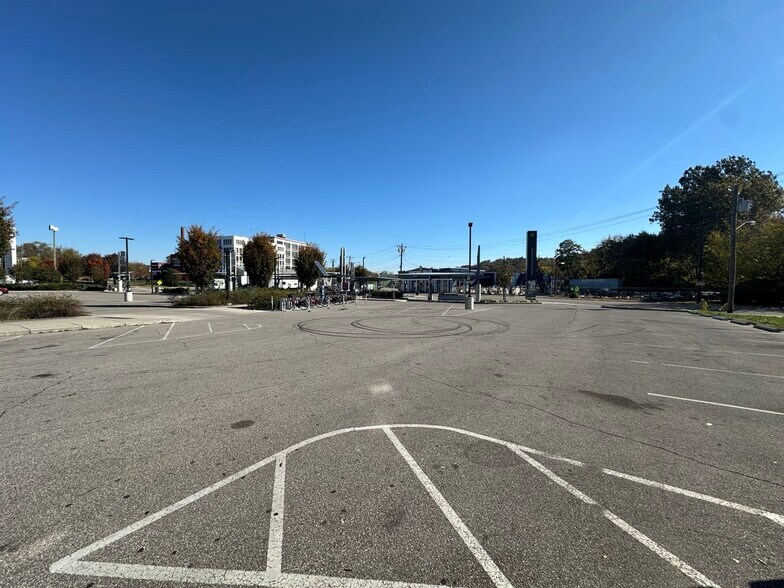 More Photos Of 4024 Hamilton Ave, Cincinnati Freestanding For Lease