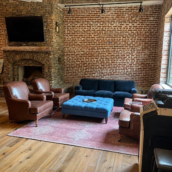 More Photos Of 802 Rozelle St, Memphis Loft Creative Space For Sale