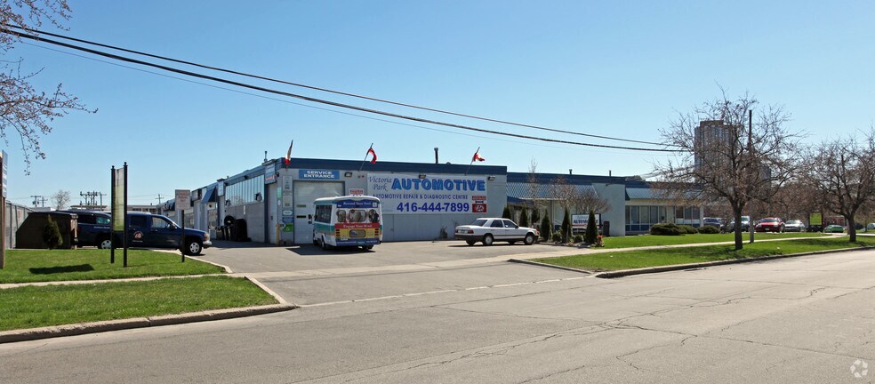More Photos Of 132 Railside Rd, Toronto Showroom For Lease