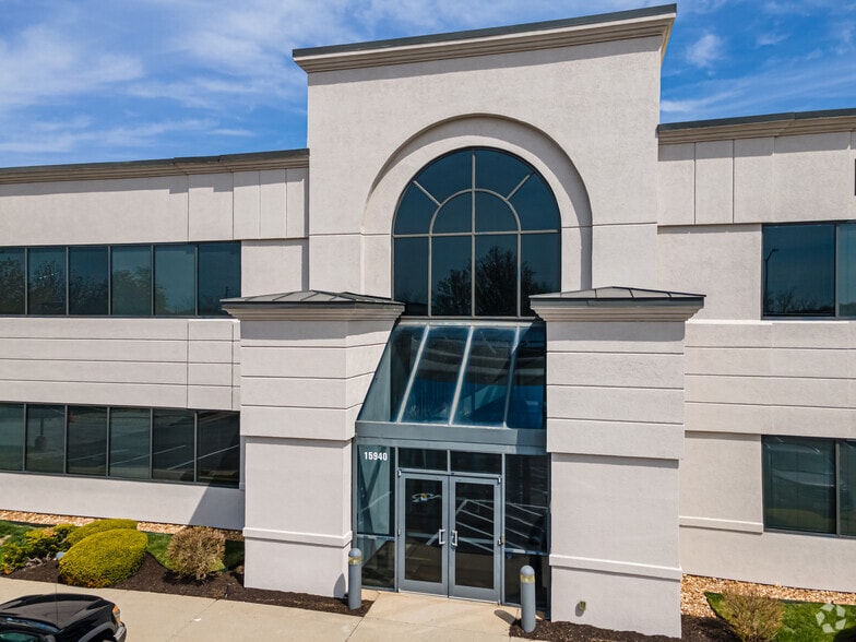 More Photos Of 15940 College Blvd, Lenexa Medical For Sale