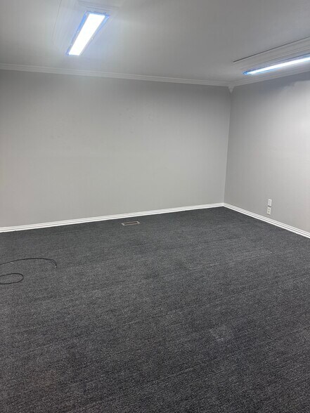 More Photos Of 567 E Highway 64, Conway Showroom For Lease