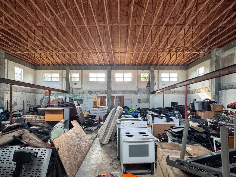 More Photos Of 701 W King St, Cocoa Warehouse For Sale