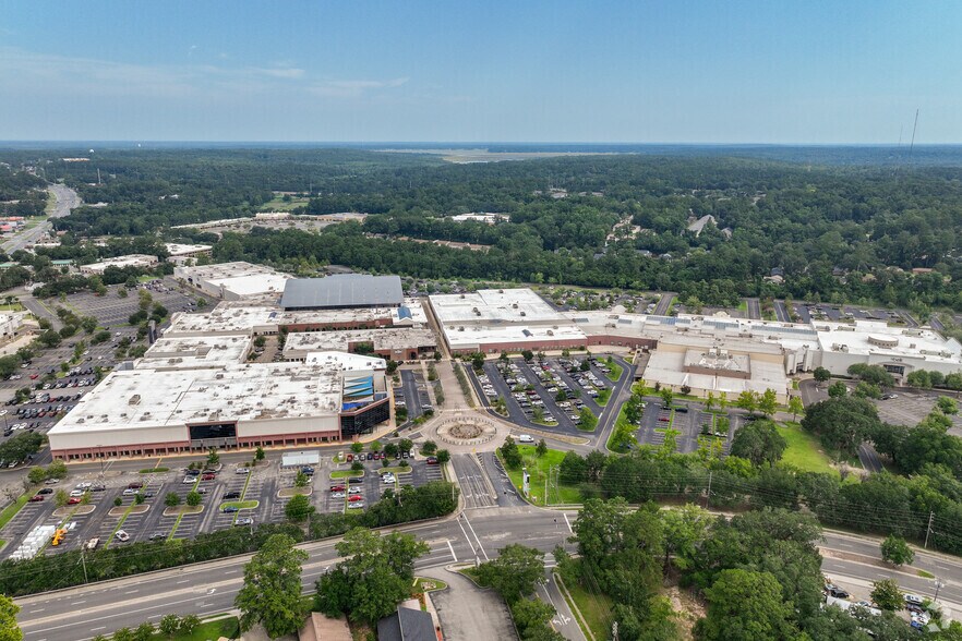 More Photos Of 2415 N Monroe St, Tallahassee General Retail For Lease