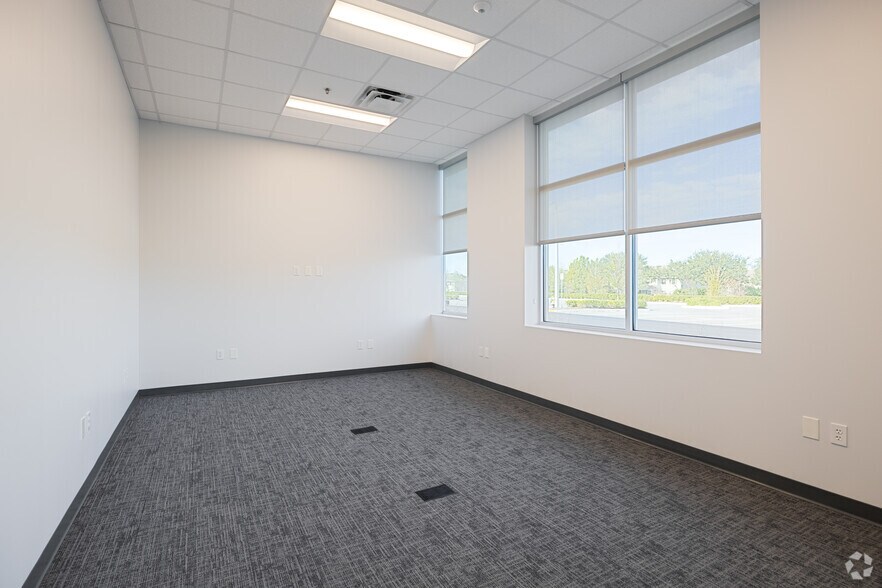 More Photos Of 5501 Lee Vista Blvd, Orlando Unknown For Lease