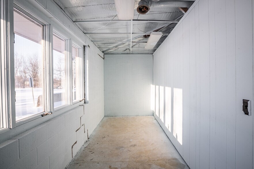 More Photos Of 445 Holton St, Sparta Warehouse For Lease