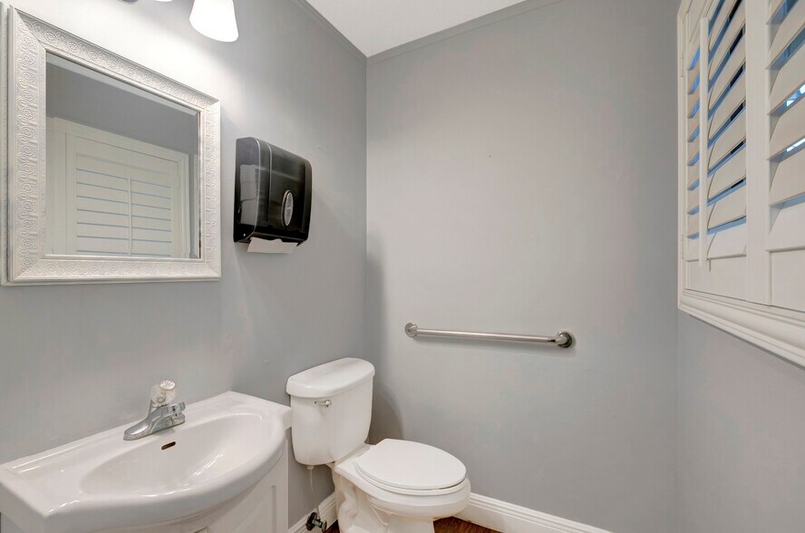 More Photos Of 1511 Indian Rocks Rd S, Largo Medical For Lease