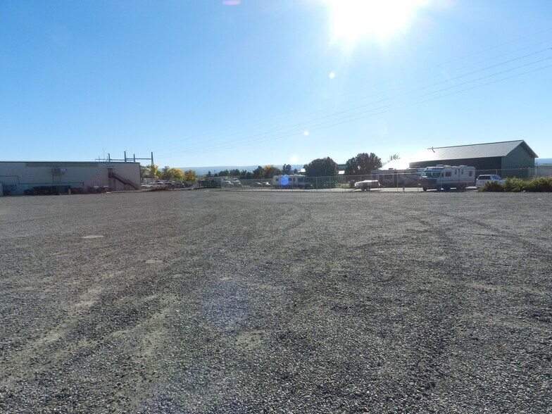 More Photos Of 445 Kristen Ct, Montrose Warehouse For Sale