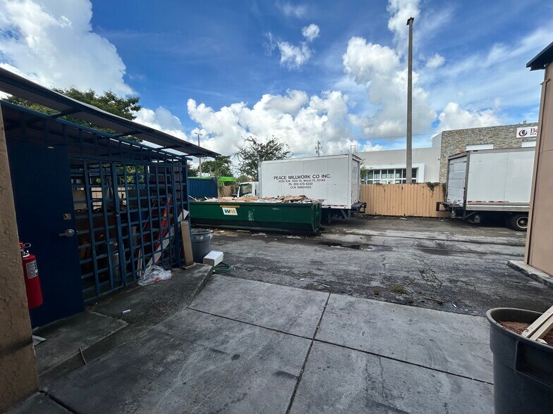 More Photos Of 2720 W 3rd ct, Hialeah Manufacturing For Lease