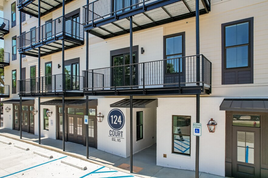 More Photos Of 124 Court St, Bay Saint Louis Office For Sale
