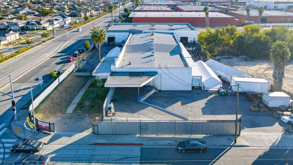 More Photos Of 13501 S Main St, Los Angeles Warehouse For Lease