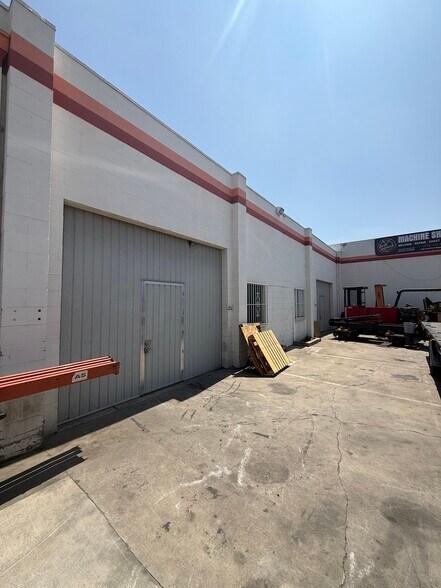 More Photos Of 8145 Byron Ave, Whittier Manufacturing For Lease