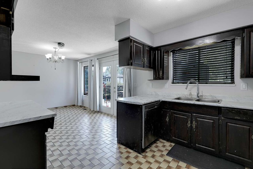 More Photos Of 9509 152 St, Surrey Daycare Center For Lease