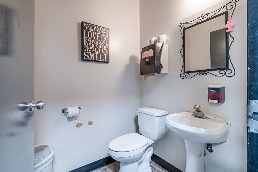 More Photos Of 20 Railway Av S, Marwayne General Retail For Sale