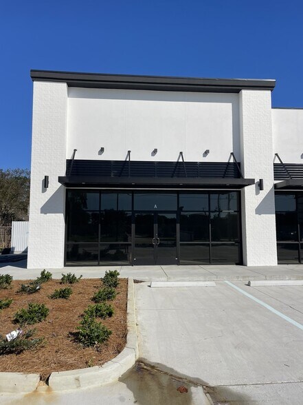 More Photos Of 13211 Coursey Blvd, Baton Rouge Storefront For Lease