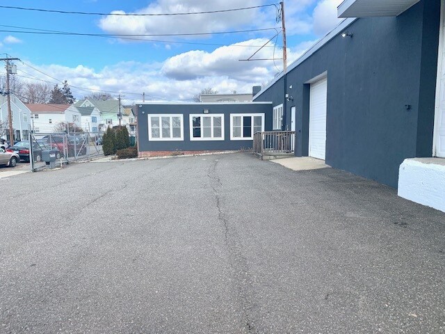 More Photos Of 1318 Kossuth St, Bridgeport Industrial For Sale