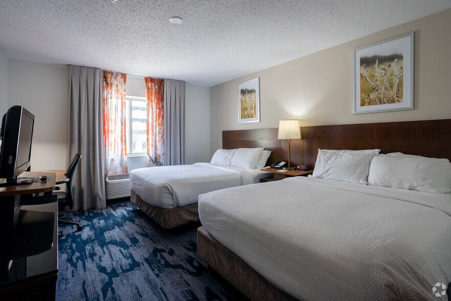 More Photos Of 2400 W Sam Houston Pky S, Houston Hotel For Sale