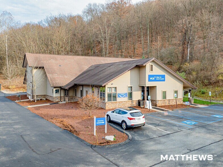 More Photos Of 853 Falcon Park Rd, New Kensington Office For Sale