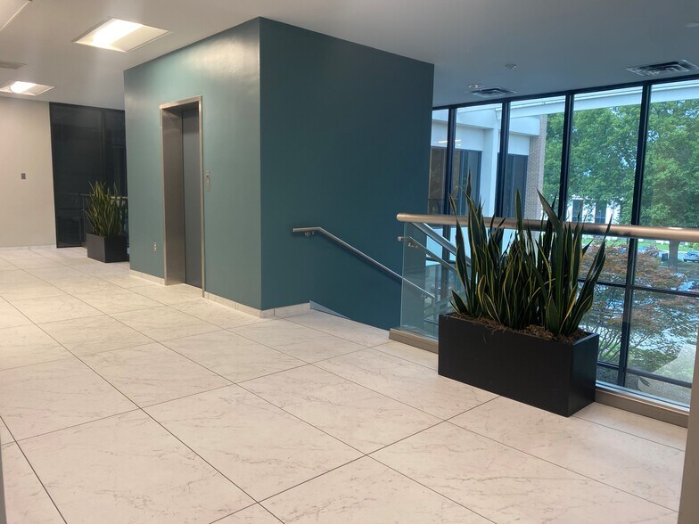 More Photos Of 8001 Franklin Farms Dr, Richmond Unknown For Lease