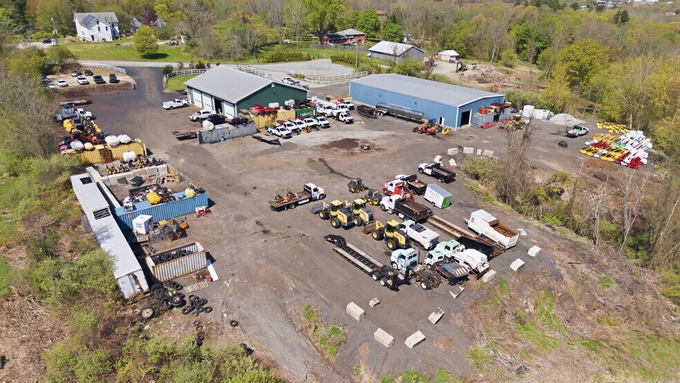 More Photos Of 11 Tyler Dr, North Franklin Showroom For Sale
