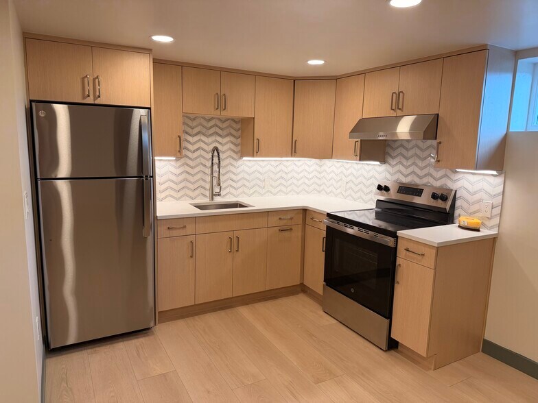 More Photos Of 3755 S Broadway, Englewood Office For Lease