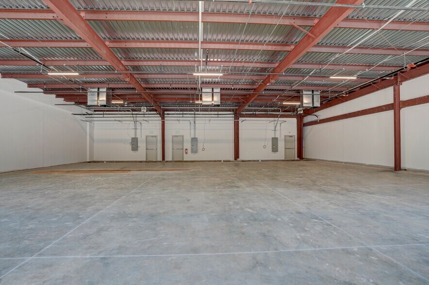 More Photos Of 904 W Jasper St, Broken Arrow General Retail For Lease