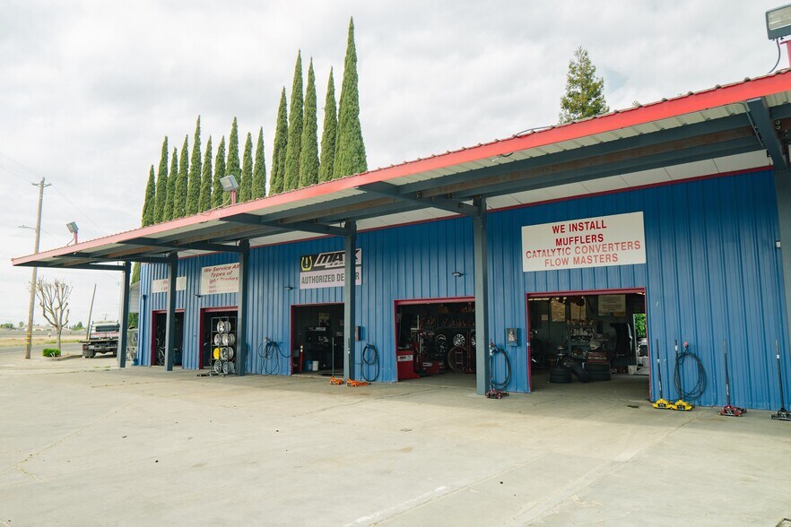 More Photos Of 6886 Santa Fe Dr, Winton Auto Repair For Sale