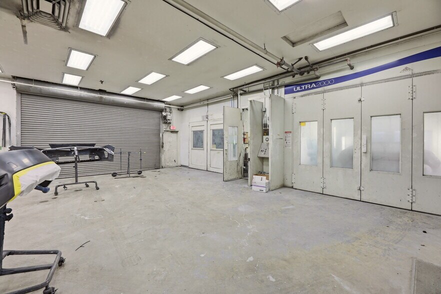 More Photos Of 13036 Lake City Way NE, Seattle Auto Dealership For Sale