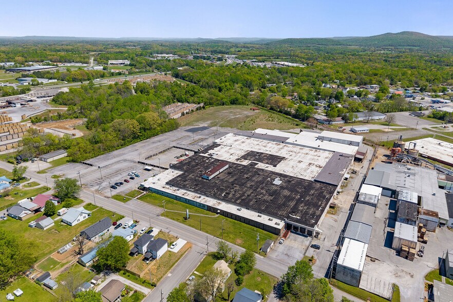 More Photos Of 204 Red Rd, McMinnville Warehouse For Sale