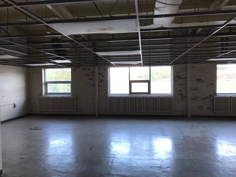 More Photos Of 540 Mayer St, Bridgeville Manufacturing For Lease