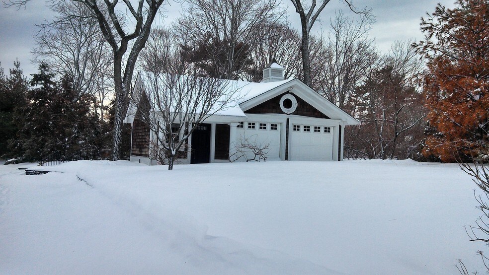 More Photos Of 584 Middle Rd, Bayport Storefront Retail Residential For Sale