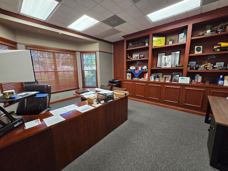 More Photos Of 465 Warren Ave, Longwood Office For Lease