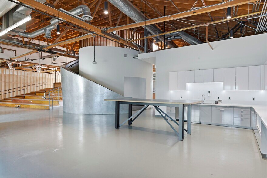 More Photos Of 3562-3582 Eastham Dr, Culver City Loft Creative Space For Lease
