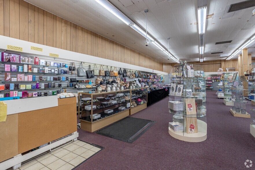 More Photos Of 321 Hobson Way, Blythe Medical For Lease