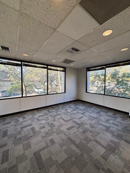 More Photos Of 5545 Fredericksburg Rd, San Antonio Medical For Lease