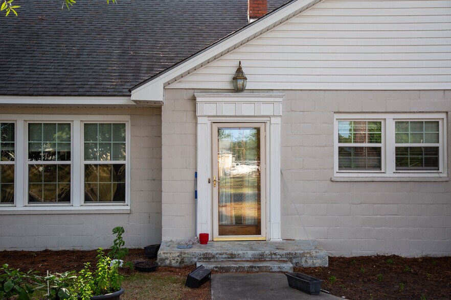 More Photos Of 539 S Main St, Baxley Hotel For Sale