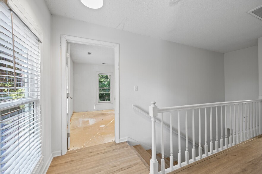 More Photos Of 5037 Sunset Blvd, Lexington Office For Sale