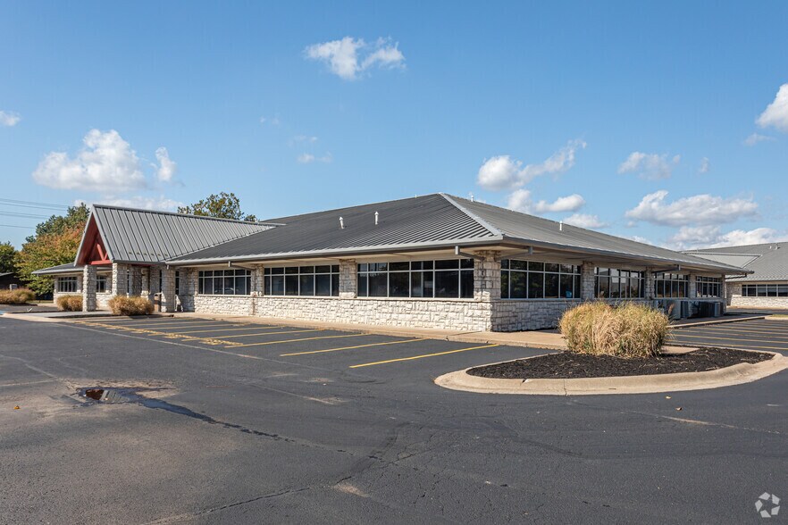 More Photos Of 2501 Technology Dr, Bentonville Unknown For Lease