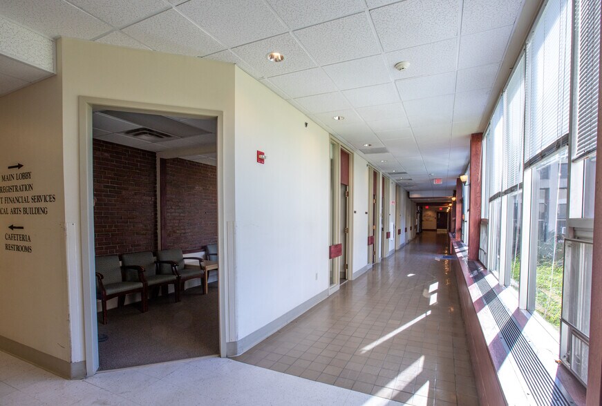 More Photos Of 200 Kennedy Memorial Dr, Waterville Flex For Lease